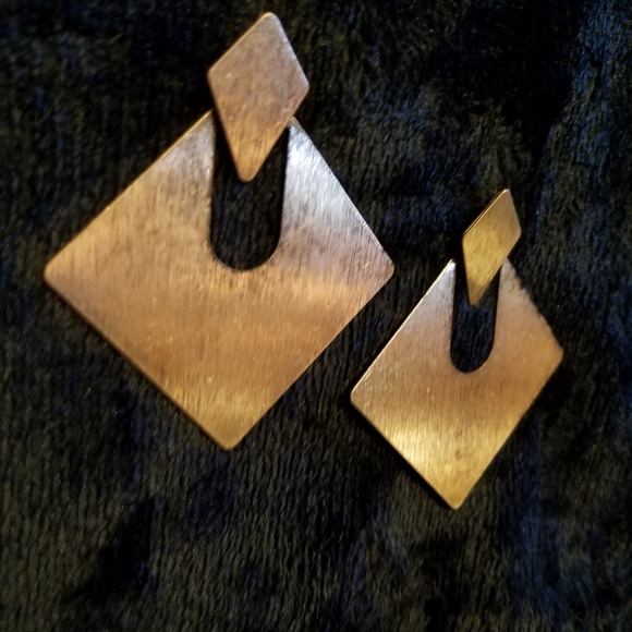 Gold color earrings - Picture 4 of 6